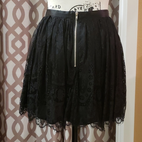 H&M High Waist Lace Skater Skirt - Picture 2 of 6